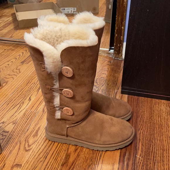 Once worn tall Ugg’s - Picture 2 of 4